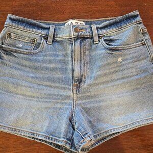 NWOT- DAZE Denim Shorts- Sz 28